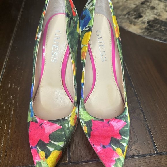 Guess Vibrant Floral Women's Heels - Picture 3 of 5